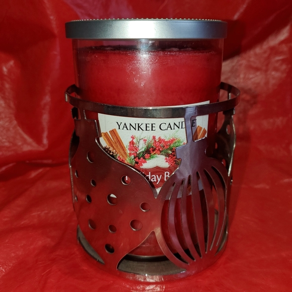 🎅 Yankee Candle 'Holiday Berry' w/Ornament Holder - Picture 2 of 6